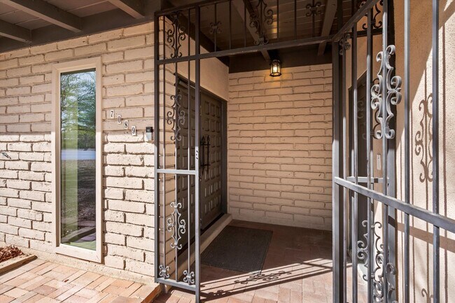 Foto del edificio - Charming home located in Indian Ridge Esta...