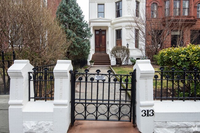 Entrada - 313 Clinton Ave