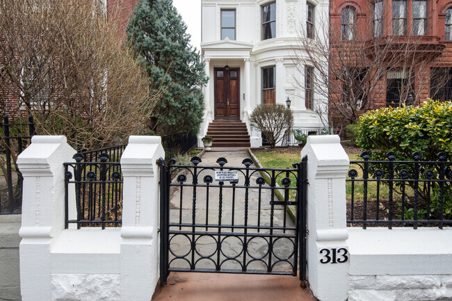 Entrance - 313 Clinton Ave