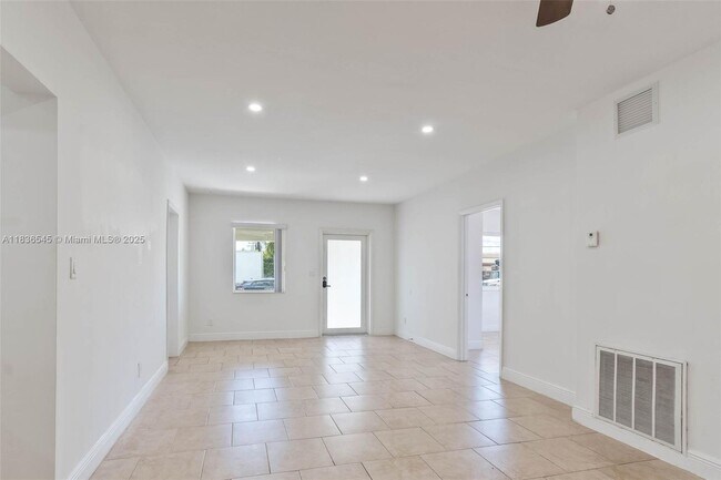 Foto del edificio - 3916 SW 58th Ave