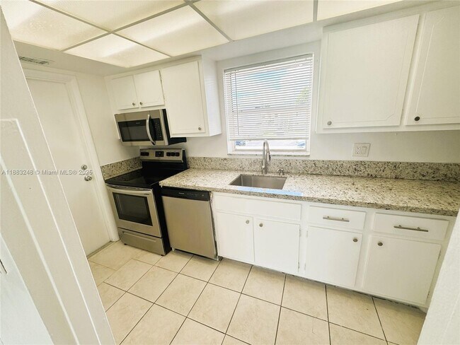 Foto del edificio - 7340 SW 82nd St