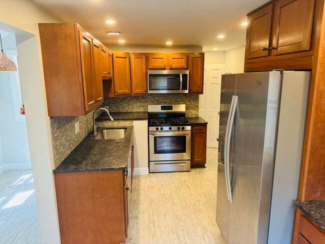Kitchen Photo #2 - 1059 Atlantic Ave