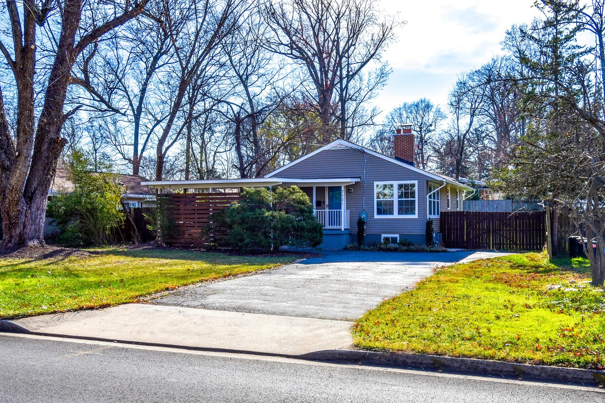 Primary Photo - 7131 Westmoreland Rd