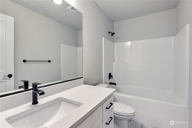 Foto del edificio - Spanaway Beautiful & Spacious Home! Apply ...