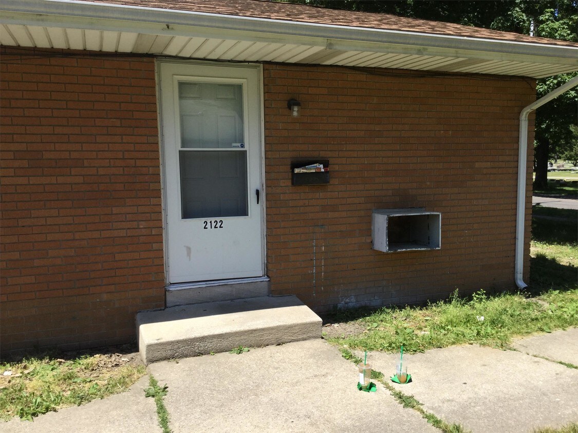 Primary Photo - 2122 Lathrop St