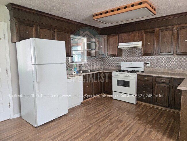 Foto del edificio - Charming Del City 4 Bed 2 bath!