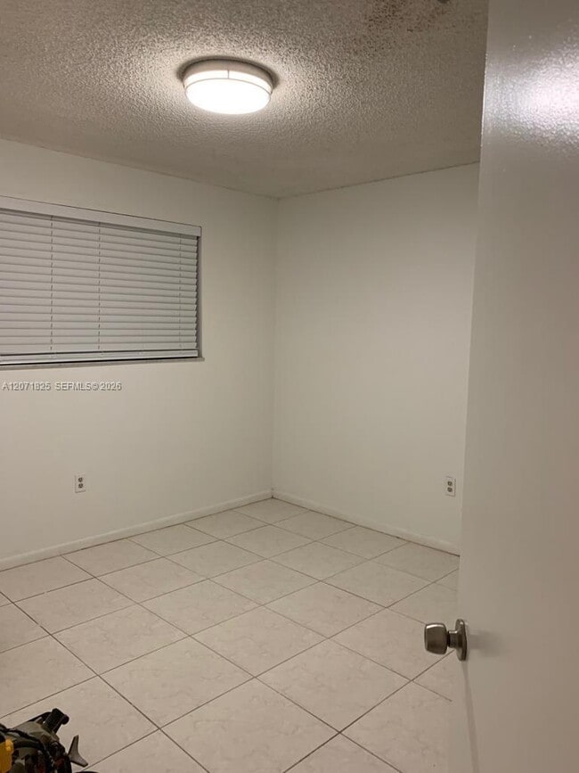 Foto del edificio - 1008 SW 8th St