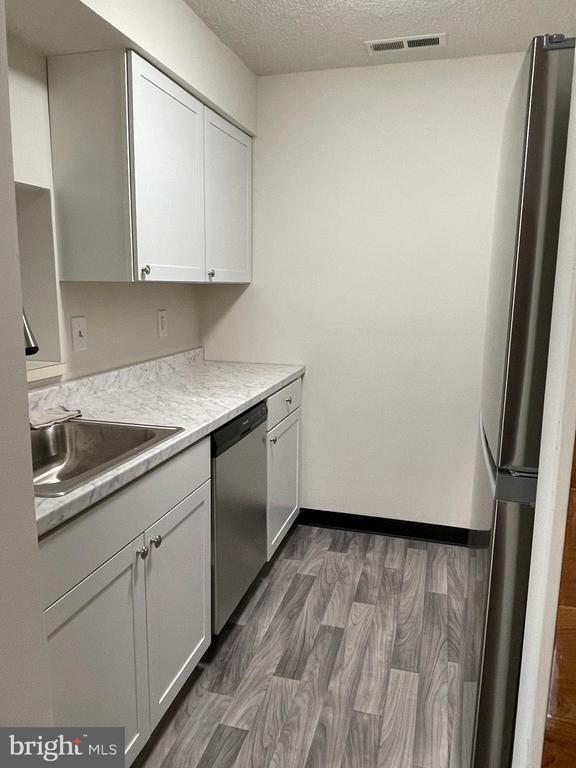 Foto del edificio - 1216 Ravens Crest Dr