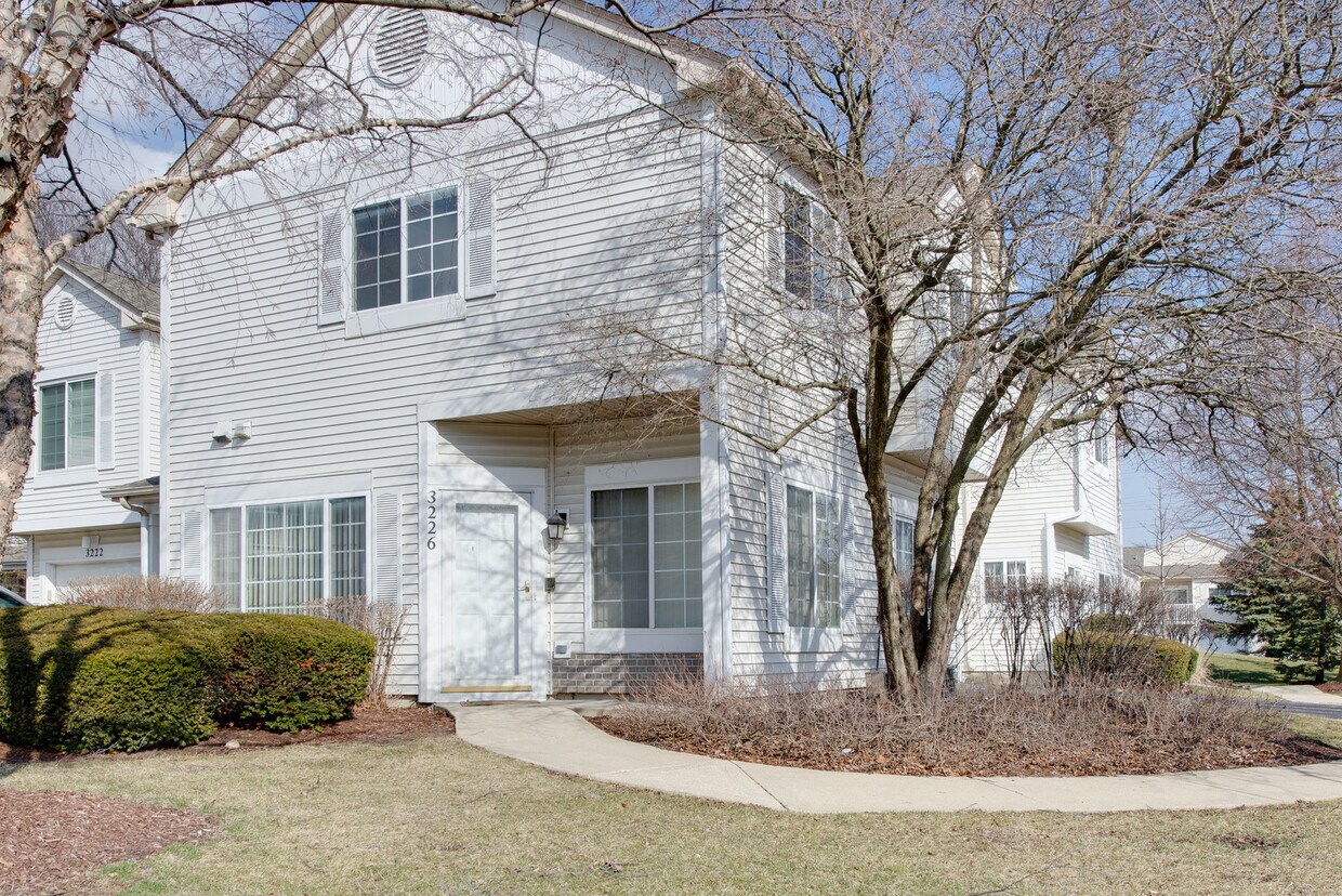 3226 Heather Glen Dr, Aurora, IL 60504 Townhome Rentals in Aurora IL