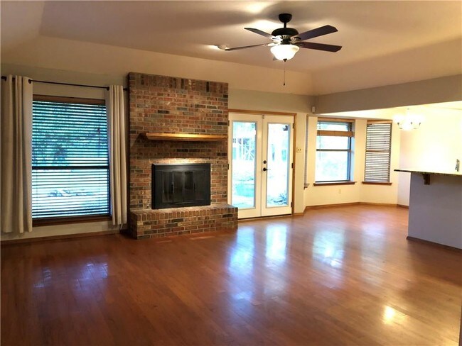 Building Photo - 1903 W Spanish Oak Dr