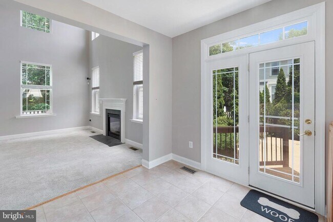 Building Photo - 281 Ariel Dr NE