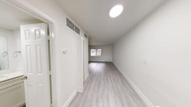 Building Photo - Aciano Hialeah