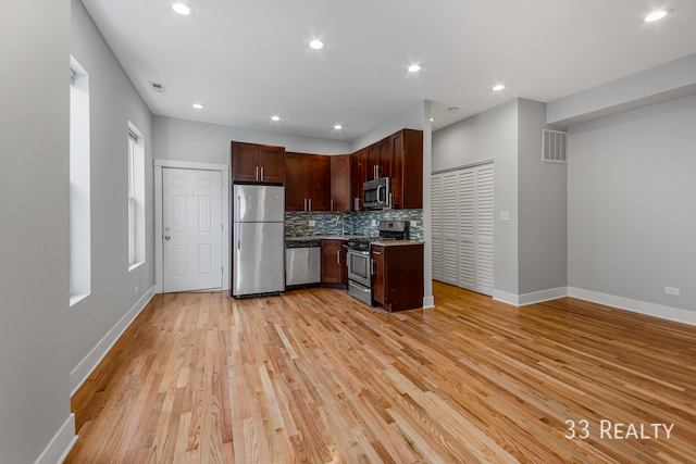 Building Photo - Beautiful Top Floor 1 bedroom in Noble Square