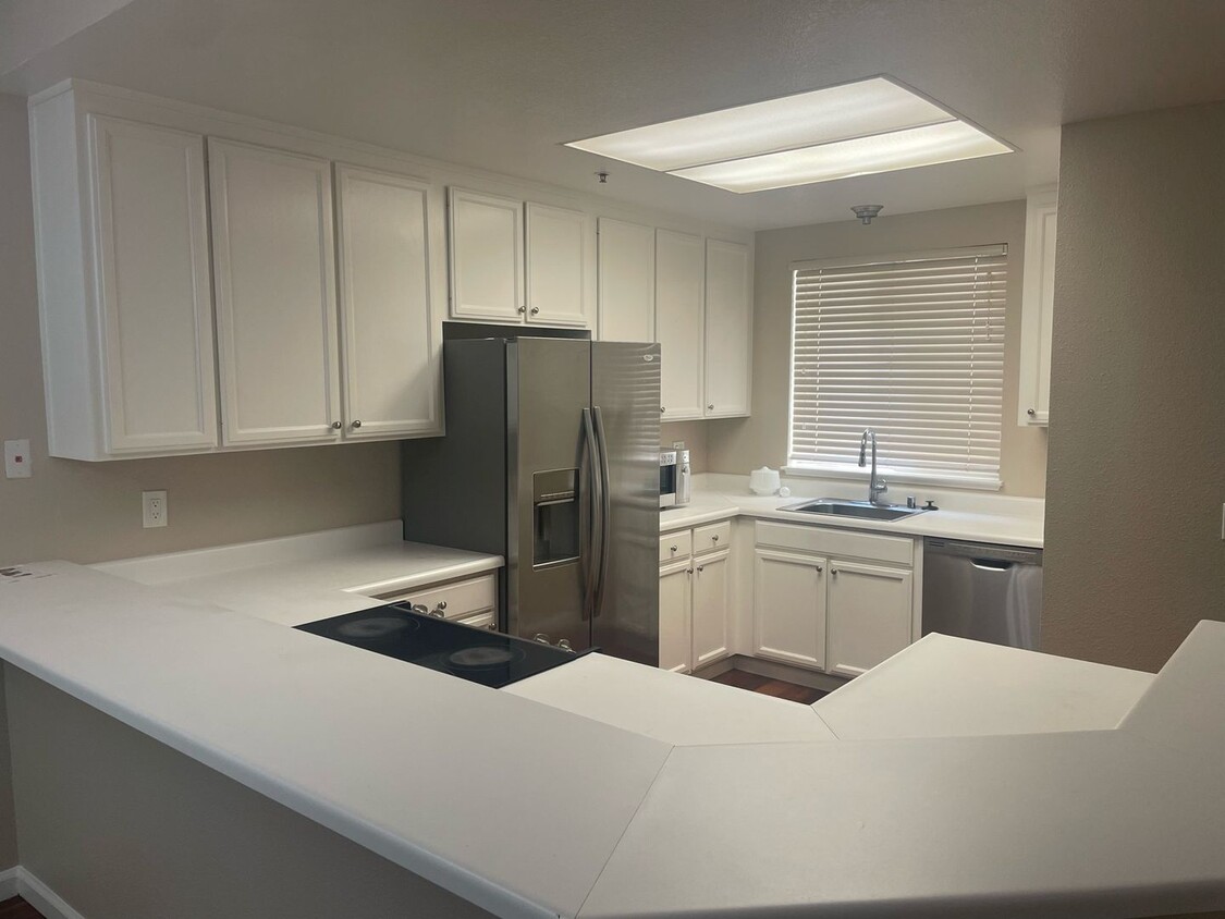 Foto principal - SUNNYVALE - Large (approx. 1,150 sq. ft.),...