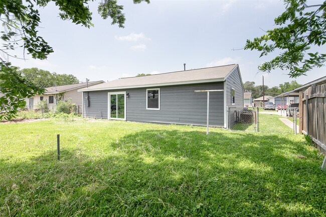 Foto del edificio - 3309 Proswimmer St