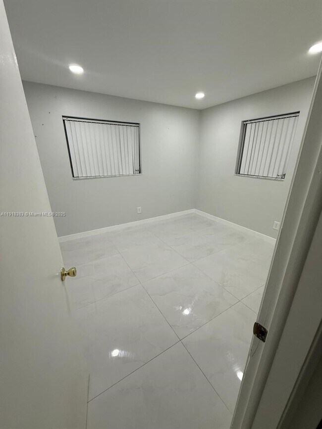 Foto del edificio - 2461 SW 82nd Ave