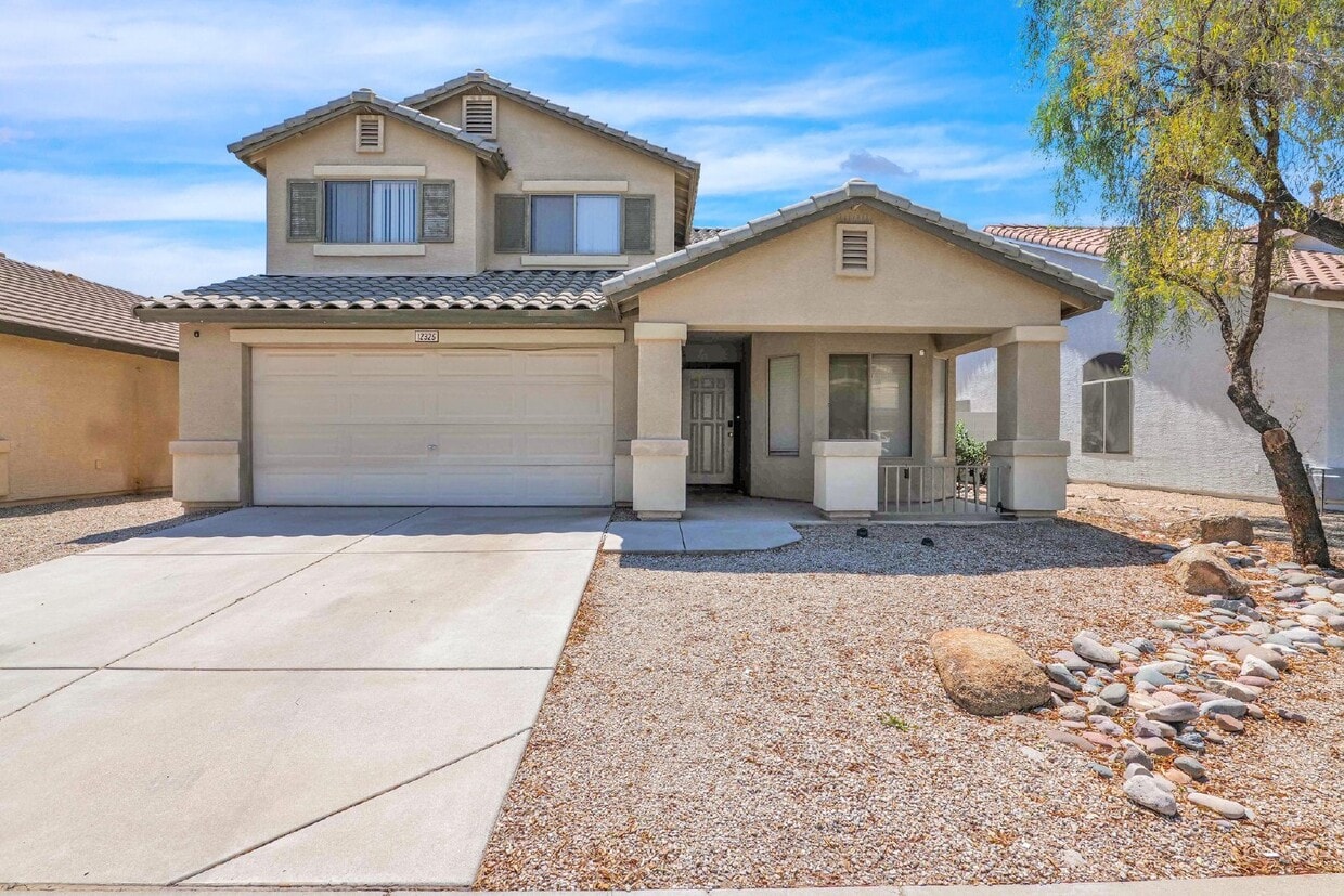 Primary Photo - Spacious Litchfield Park 4/2.5! Landlord o...