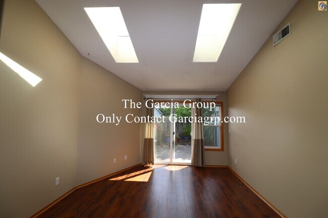 Building Photo - Single Story Tualatin Home with Private Pa...