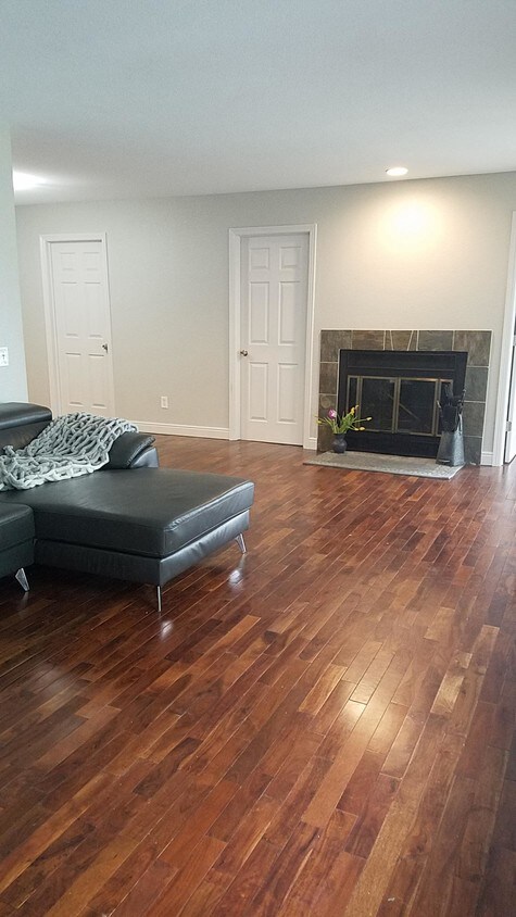 Foto principal - 2324 S Troy St