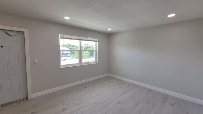 Foto del edificio - Remodeled  One Bed One Bath Close to the B...