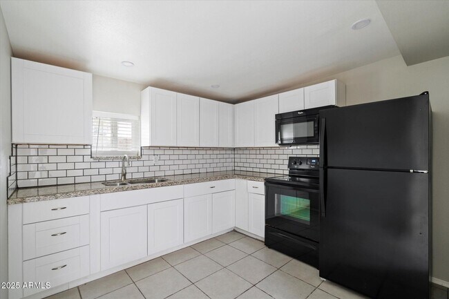 Foto del edificio - 703 W 1st St