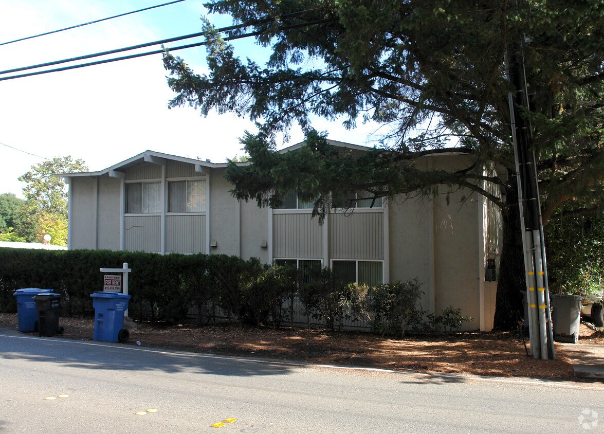 Building Photo - 140-150 Brush Creek Rd