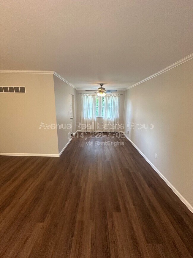 Foto del edificio - 425 Westglen Village Dr