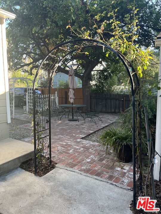 Building Photo - 3708 Altura Ave