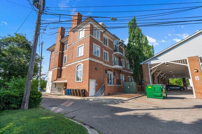 Foto del edificio - Exquisite Condo in Prime Plymouth Location