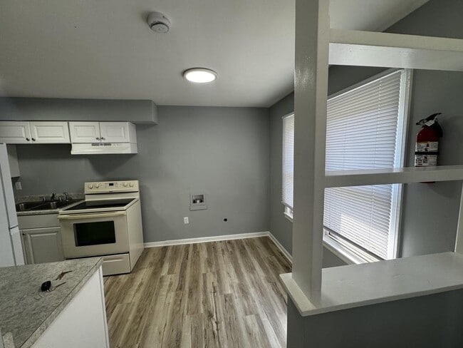Photo - 2085 Cosmos Rd House