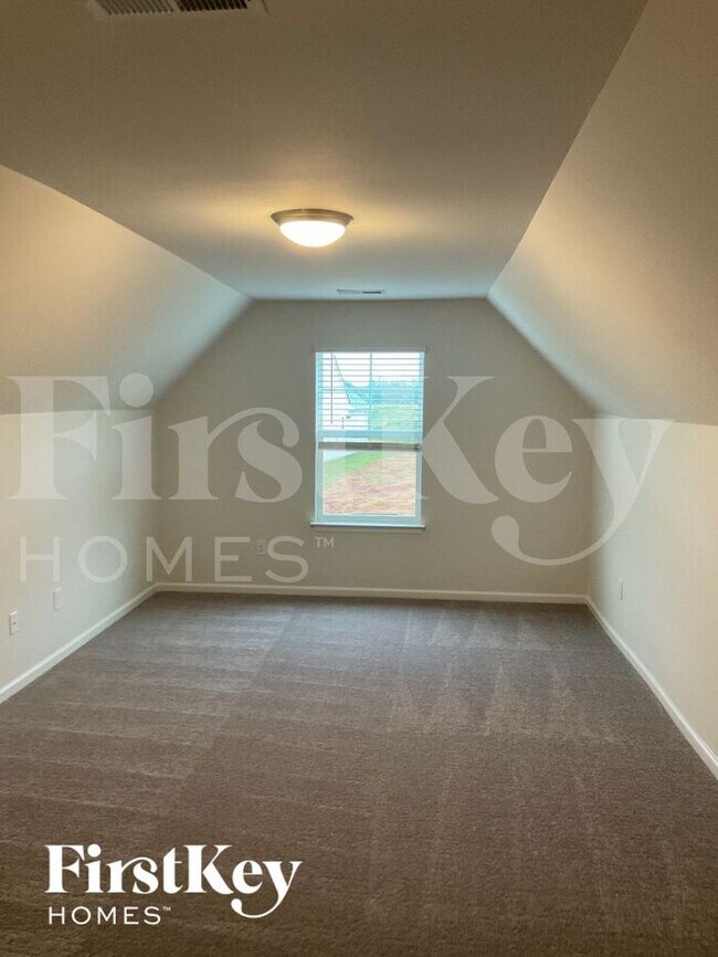 Building Photo - 426 Stonefence Dr