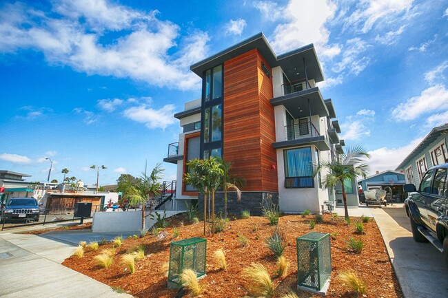 Gorgeous Rowhomes - 3017 Carleton St