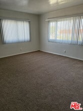 Building Photo - 818 E Nutwood St