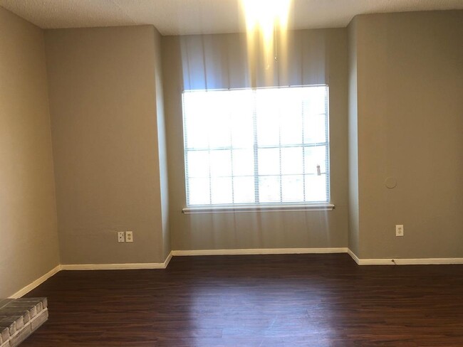 Building Photo - 2226 Millstone Dr