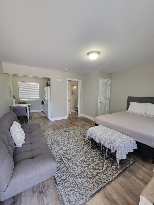 1664 Beach Blvd Unit 37, Biloxi, MS 39531 Room for Rent in Biloxi, MS