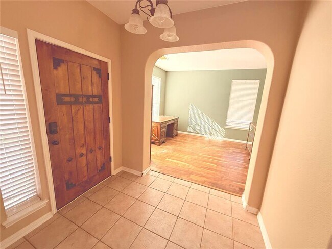 Building Photo - 1734 Chasewood Dr