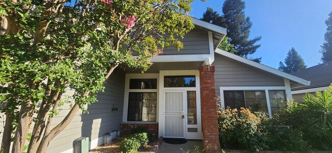 Building Photo - Charming 3 Bedroom, 2 Bath Single Story in...