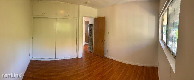 Building Photo - 2 br, 1 bath Townhome - 8202 Pershing Drive