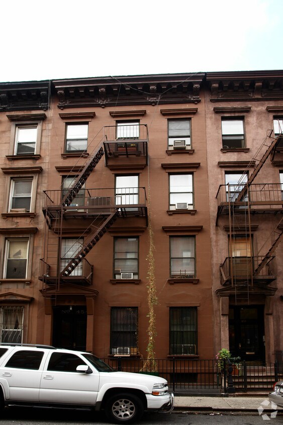 Primary Photo - 452 W 49th St