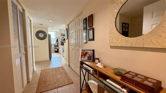 Building Photo - 1155 Brickell Bay Dr