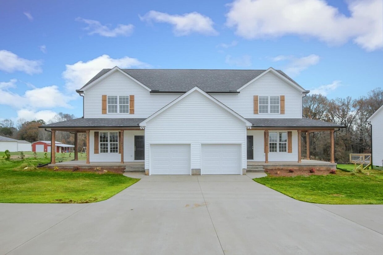 Primary Photo - Luxury Townhome in Lincolnton