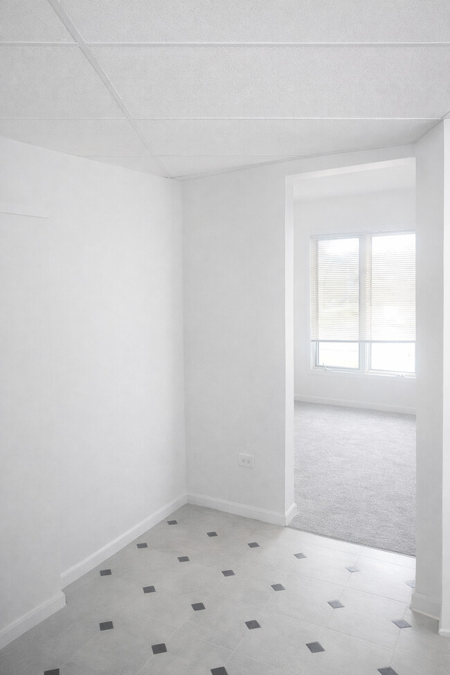 Building Photo - 1050 Holbrook Rd