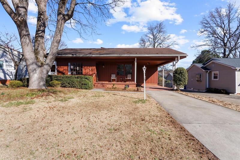 Primary Photo - 40 Blythewood Dr