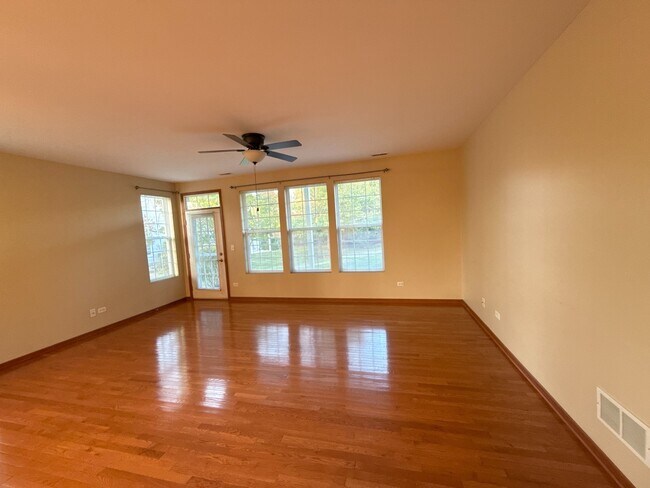 Building Photo - 1611 Millbrook Dr