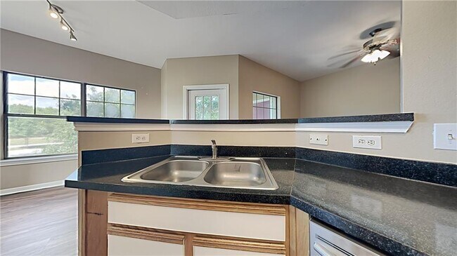 Foto del edificio - 2320 Gracy Farms Ln