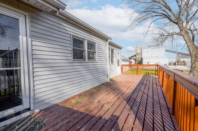 Building Photo - 2 Bed 1 Bath Home Available Now