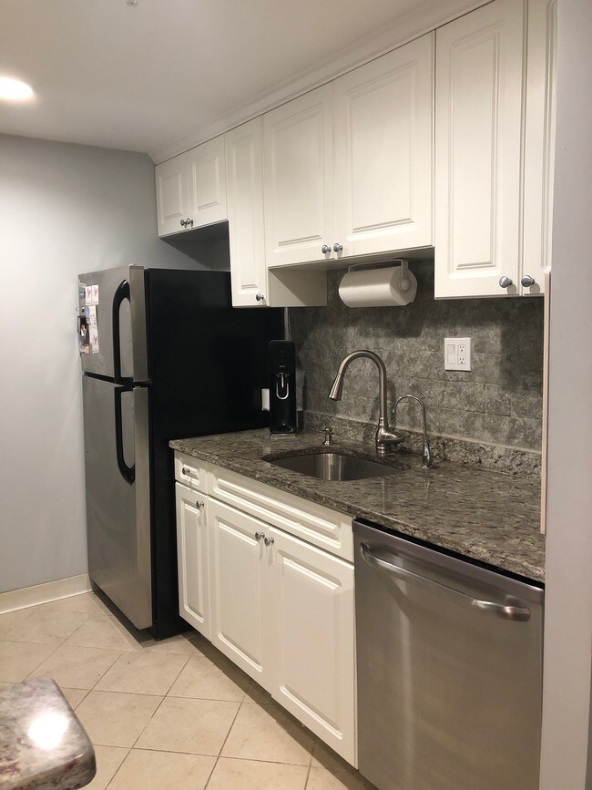 Building Photo - 14 Bay Ridge Avenue