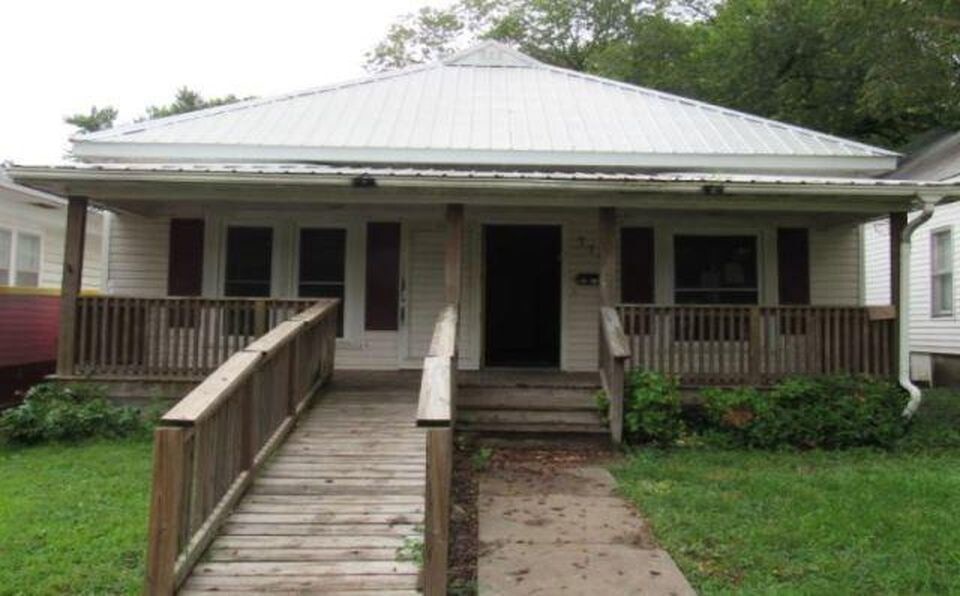 Primary Photo - 116 W Park St