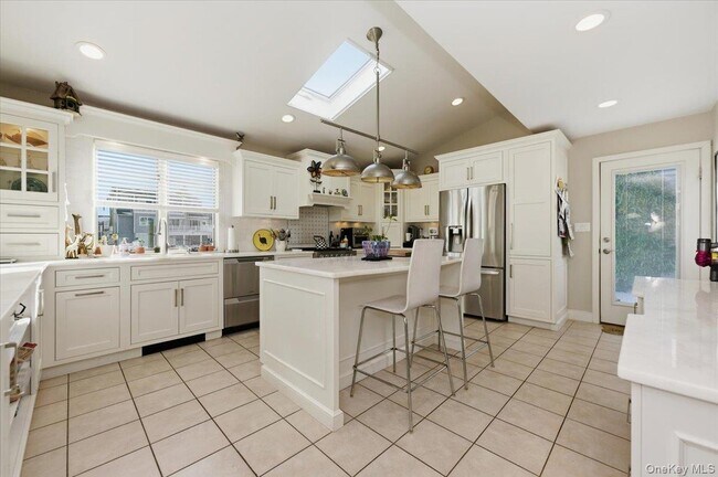 Building Photo - 14 Vinton St