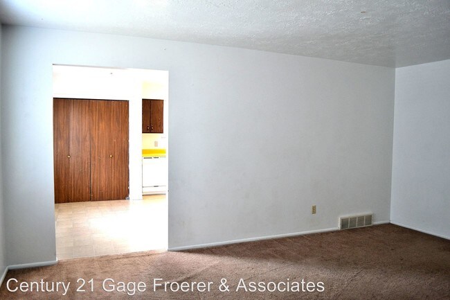 Building Photo - 221 N Pingree Ave